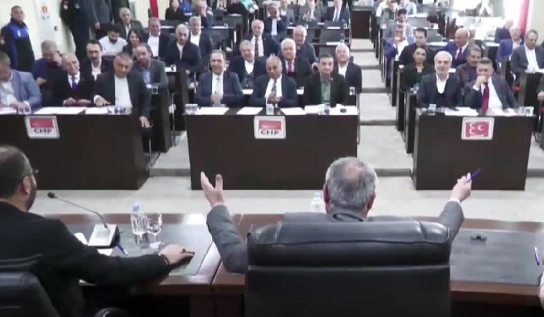 Adana Büyükşehir Belediye Meclisi’nde ‘teğmenler’ tartışması… AKP’li ve MHP’li üyeler toplantıyı terk etti