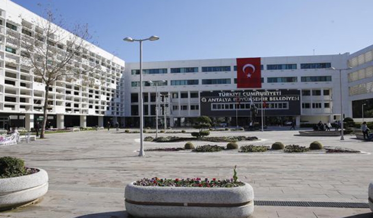 CHP’li belediyeden ‘Beşli Çete’ye dev ihale
