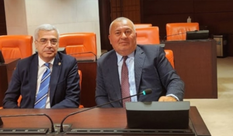 Demokrat Parti’de deprem: Cemal Enginyurt ve Salih Uzun istifa etti
