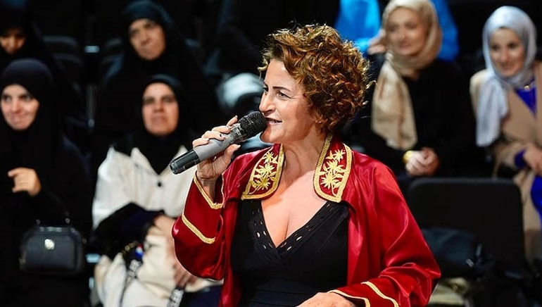 Nikah memuru yanlışlıkla kendini damatla evlendirdi