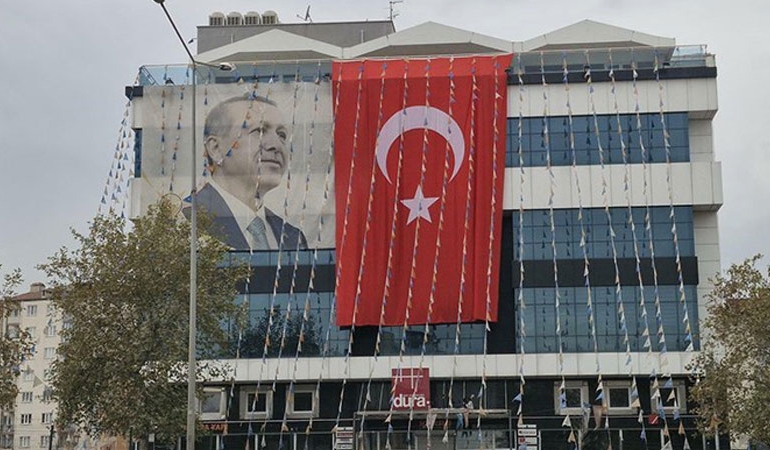 Denizli’de AKP’den saygısızlık: Erdoğan var Atatürk yok!