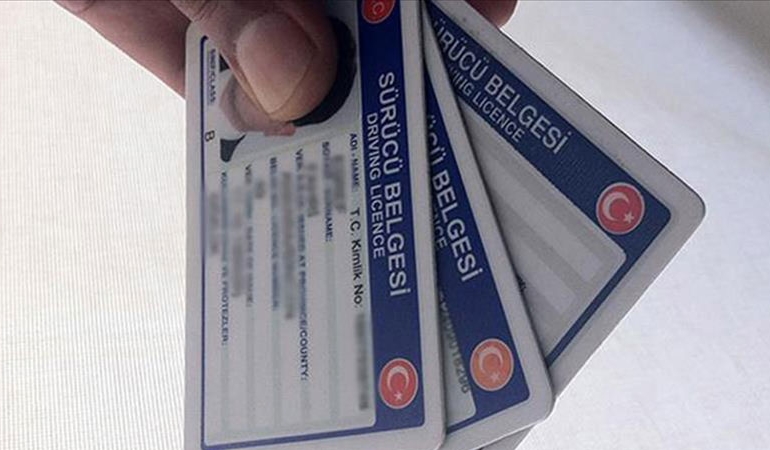 Ehliyet yenileme süresi uzatıldı! Bakan Yerlikaya yeni tarihi duyurdu