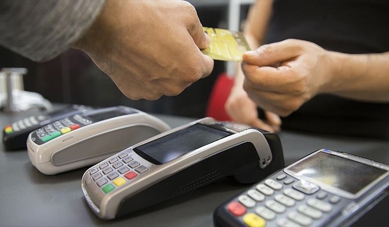 Kredi kartı borçları çığ gibi büyüyor