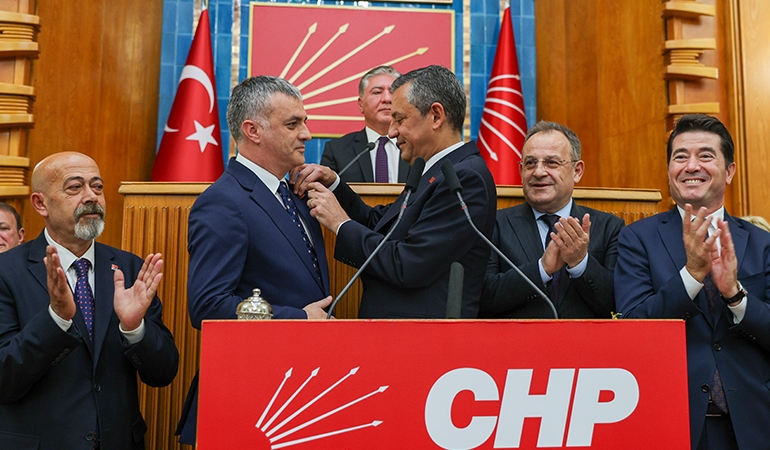İYİ Parti’den istifa eden belediye başkanı, CHP’ye katıldı
