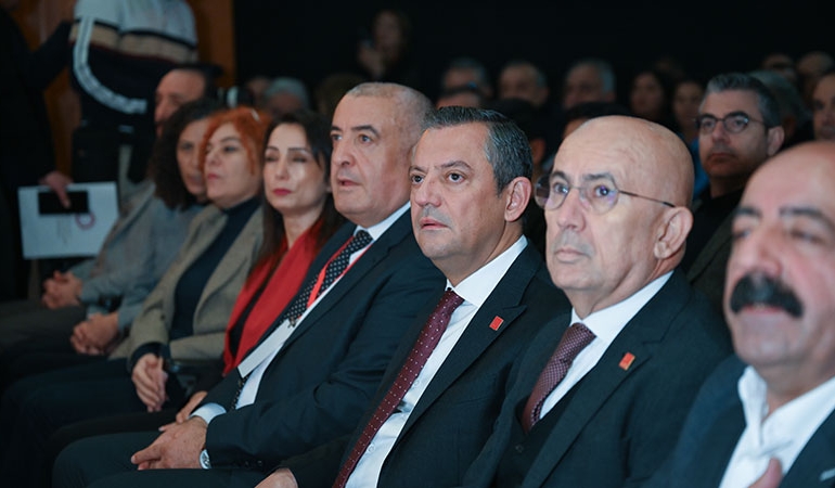 Özgür Özel’den ‘eşitlikçi anayasa’ mesajı
