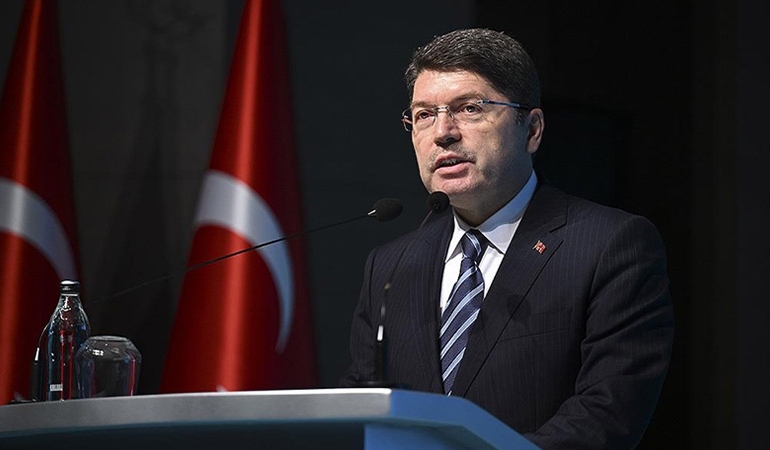Adalet Bakanı Tunç’tan, Özgür Özel’e ‘soruşturma’ yanıtı: ‘Kendisi bir eczacı, bu ayrımı yapamaz…’