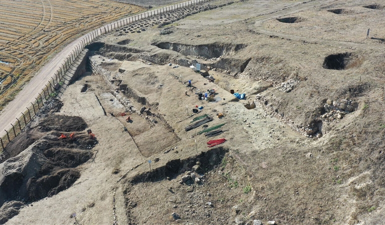 Balıkesir’de 2 bin 700 yıllık sur bulundu