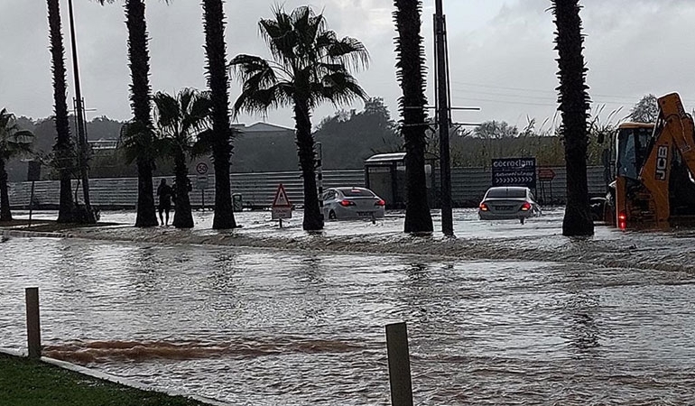 Antalya’da şiddetli yağış: Mahsur kalan 236 kişi tahliye edildi!