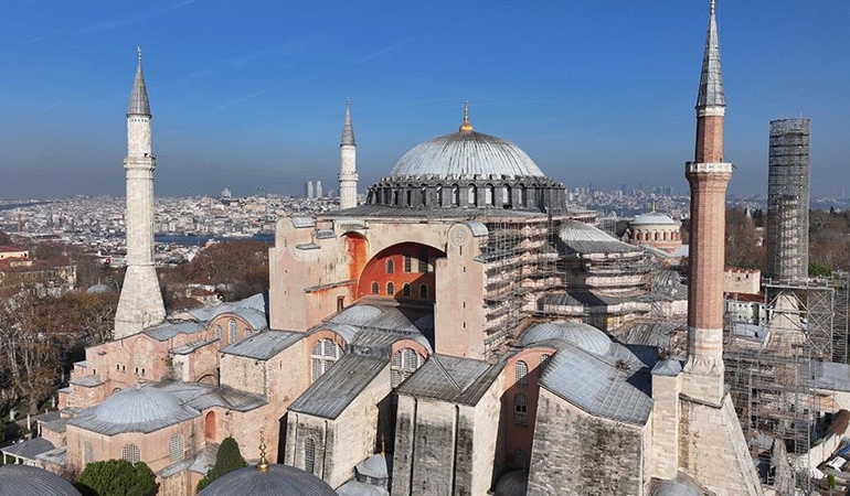Ayasofya’nın kubbesi sökülecek