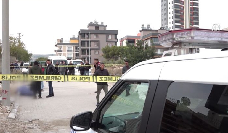 Mersin’de bir gün arayla 2 cinayet… Karısını ve çocuğunu öldürüp intihar girişiminde bulundu!
