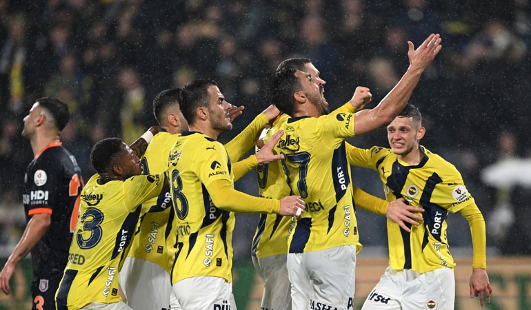 Fenerbahçe, Başakşehir galibiyetiyle döndü