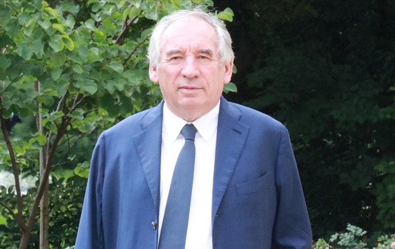 fransa-bayrou