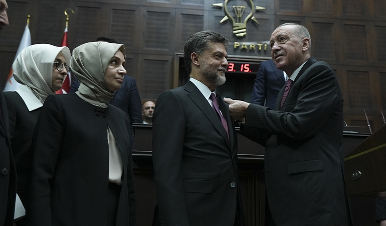 Gelecek Partisi’nden istifa eden Nedim Yamalı AKP’ye geçti