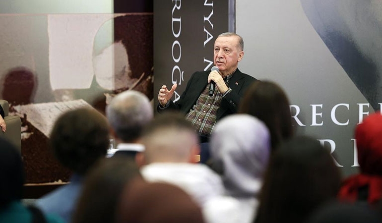Erdoğan’dan ‘Türk futbolunda siyaset var mı?’ sorusuna yanıt