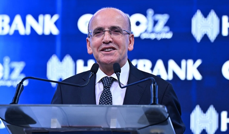 Mehmet Şimşek gözünü yine yurttaşa dikti: ‘Günde bir paket sigara içmeyip Halkbank’a koyarsanız…’