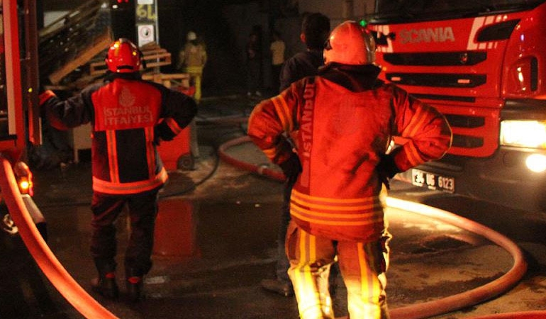 Beşiktaş’ta AVM yangını!