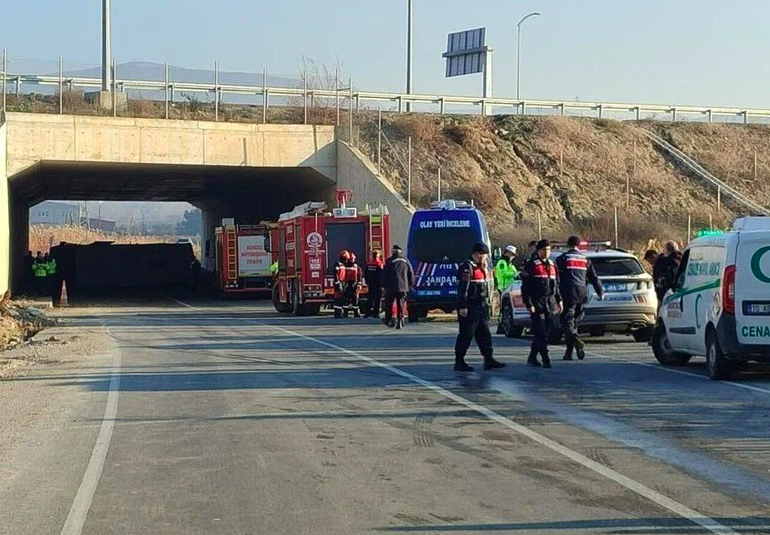 İşçi servisi devrildi: Ölü ve yaralılar var