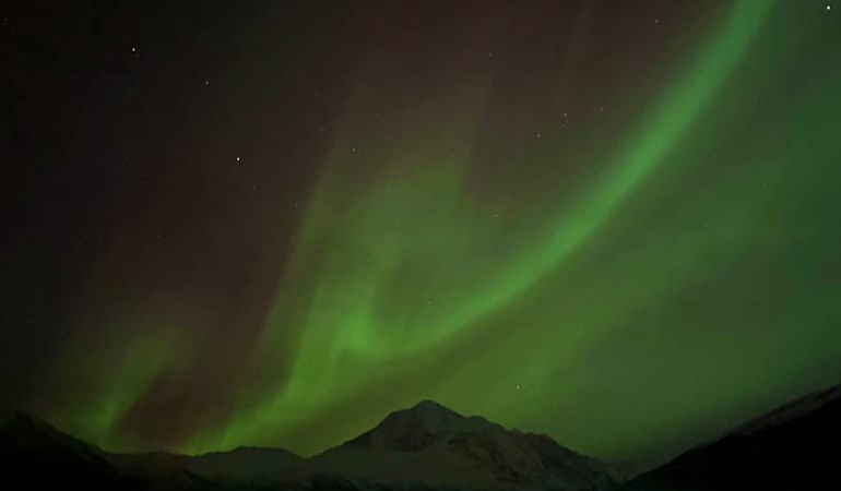 Alaska yeni yıla kuzey ışıkları ile girdi