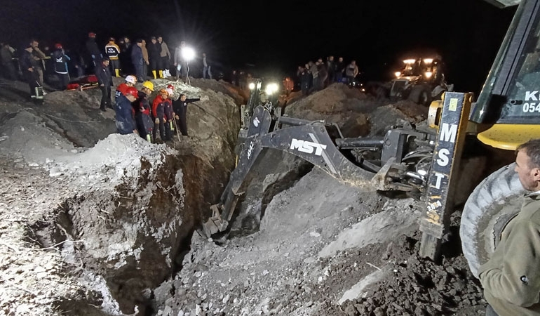 Amasya’da göçük: Toprak altında kalan 2 işçi hayatını kaybetti!