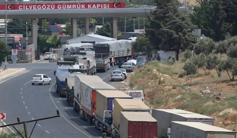 Suriye sınırında TIR kuyruğu 6 kilometreyi aştı