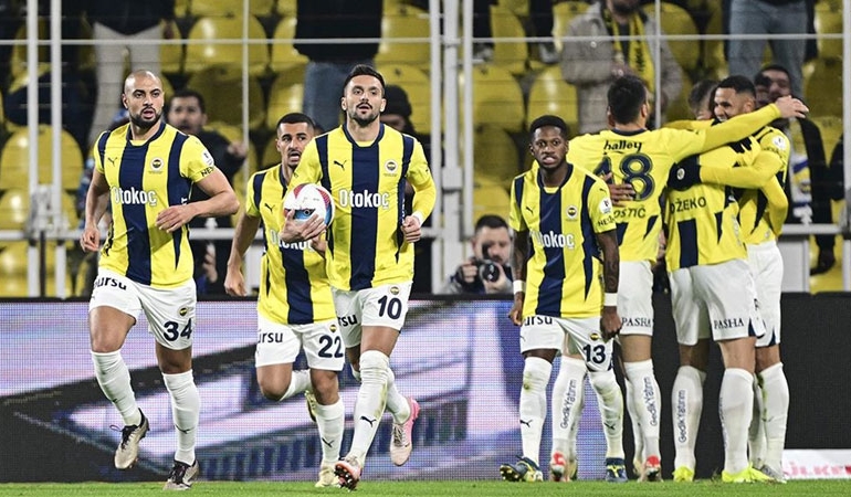 Fenerbahçe zirve takibini sürdürdü