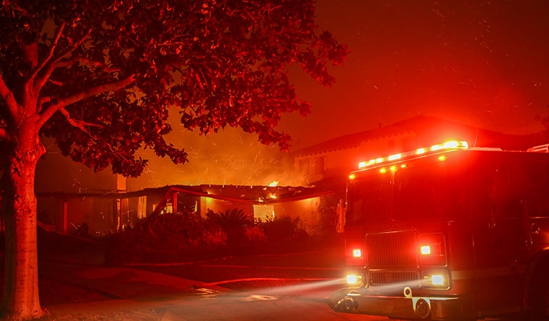 Los Angeles’te orman yangınları: Can kaybı yükseldi, 33 bin kişi için tahliye kararı