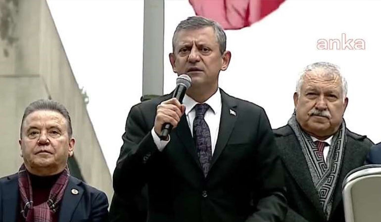 Özgür Özel’den Beşiktaş’ta ‘Rıza Akpolat’ tepkisi: Erdoğan kibrin esiri olmuş