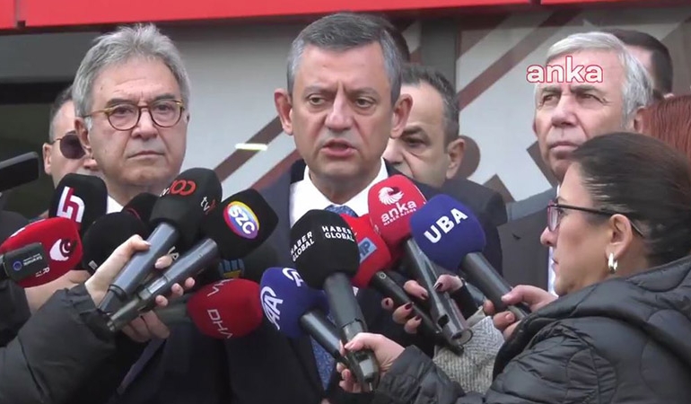 Özgür Özel’den Erdoğan’a ‘parmak’ yanıtı