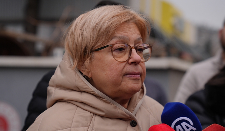 AA ve DHA’dan yangında kızını ve torununu kaybeden anneye sansür! Bakanı eleştirdiği sözleri kırpmışlar…