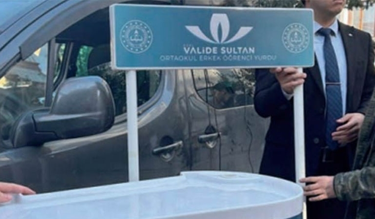 Süleymancılar okul önünde stant açtı
