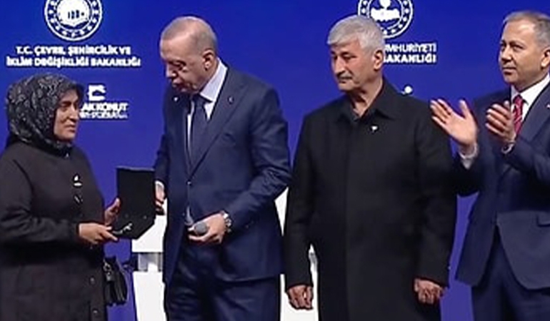 Erdoğan’dan depremde iki evladını kaybeden anneye: Ne kadar güzel dua ettim sana ya…