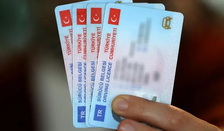 Ehliyet yenilemede randevu krizi: 2 gün kaldı, gecikenler 15 TL yerine 7 bin 438 lira ödeyecek!