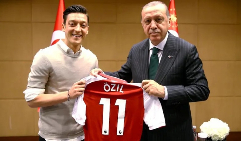 AKP MKYK’sına giren Mesut Özil’den ilk açıklama