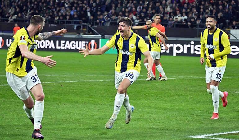 Belçika’da tribünler karıştı… Fenerbahçe, gergin geçen maçta tur atladı!