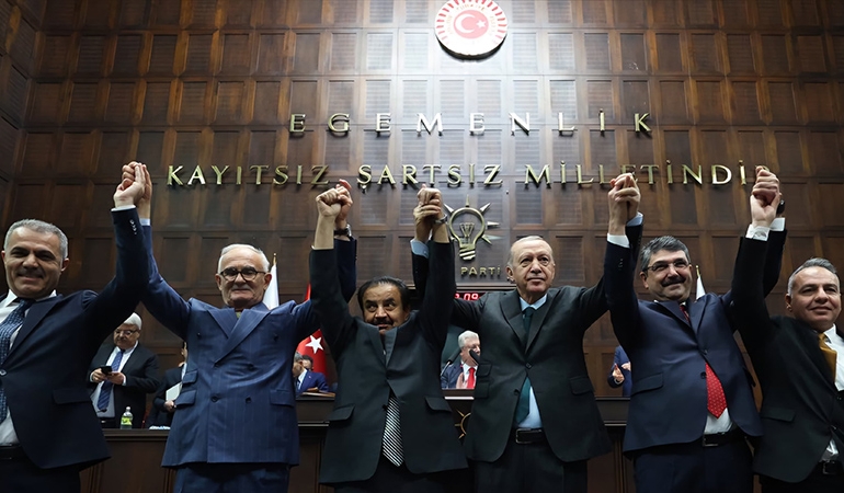 10 belediye başkanı AKP’ye katıldı: CHP’den seçilen isim de aralarında…