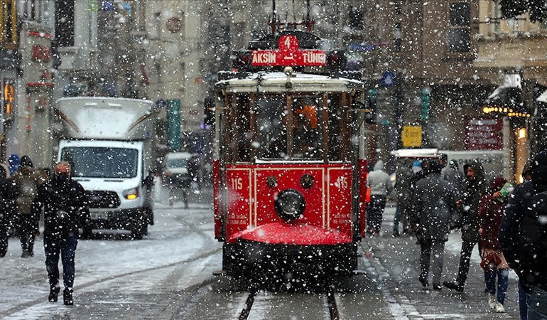 İstanbul Valiliği kar yağışı için tarih verdi! Sıcaklıklar 12 dereceye kadar düşecek