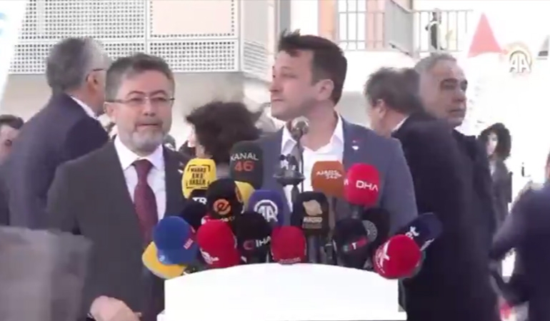 AKP heyetini dağıtan rüzgar: Deprem konuşması sırasında koşarak uzaklaştılar