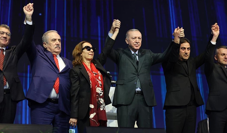 Serap Yazıcı’dan Özgür Özel’e yanıt: CHP’yi ben reddettim