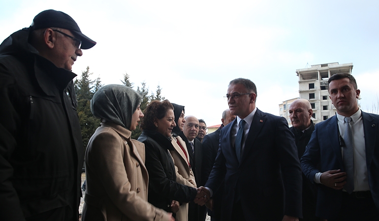 Van Büyükşehir Belediyesi’ne kayyım atandı
