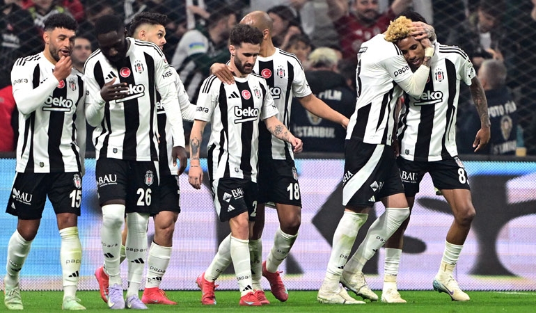 Derbide kazanan Beşiktaş! Galatasaray ilk mağlubiyetini aldı