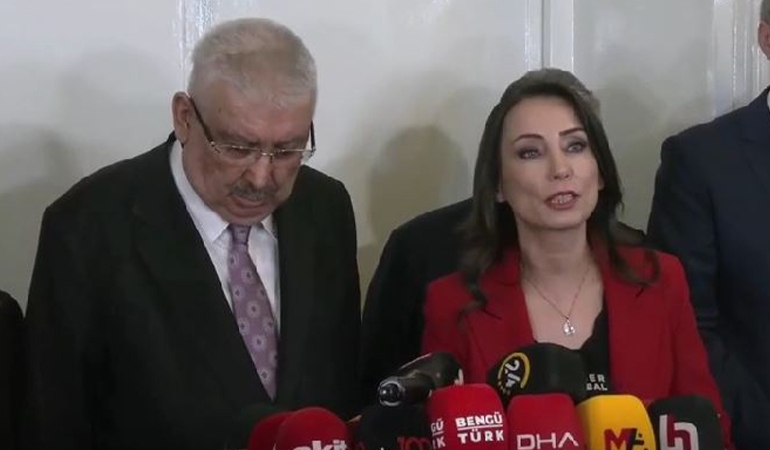 MHP-DEM görüşmesinden gündem olan an… Tülay Hatimoğulları ‘Sayın Öcalan’ dedi, Semih Yalçın başını öne eğdi