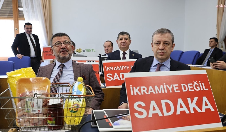 CHP’den TBMM’de ’emekli ikramiyesi’ protestosu