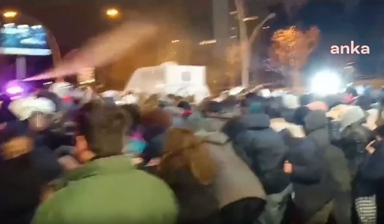 ODTÜ’lü öğrencilerin İmamoğlu protestosuna polis müdahalesi