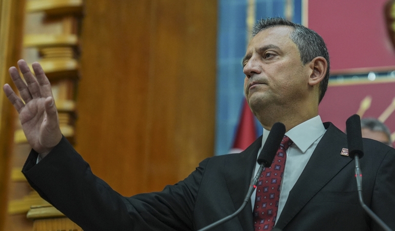 Özgür Özel iktidarla açılım yarışında! ‘Durduğunuz yer doğru olmuş… CHP’nin durduğu noktaya gelmişsiniz’