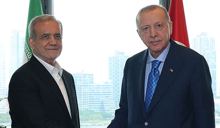 Erdoğan, İran Cumhurbaşkanı Pezeşkiyan ile görüştü