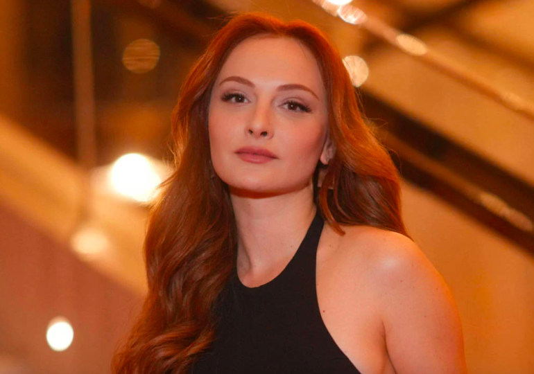 TRT bir oyuncunun daha işine son verdi… Başak Gümülcinelioğlu ‘Muhabir’ dizisinden çıkarıldı