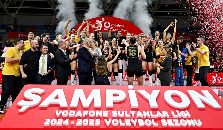 Voleybolda şampiyon VakıfBank!
