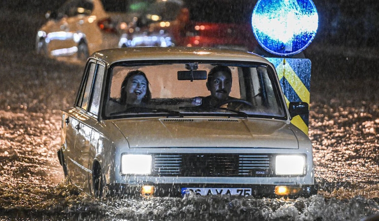 Meteoroloji’den sağanak alarmı: Bu illerde yaşayanlar dikkat!