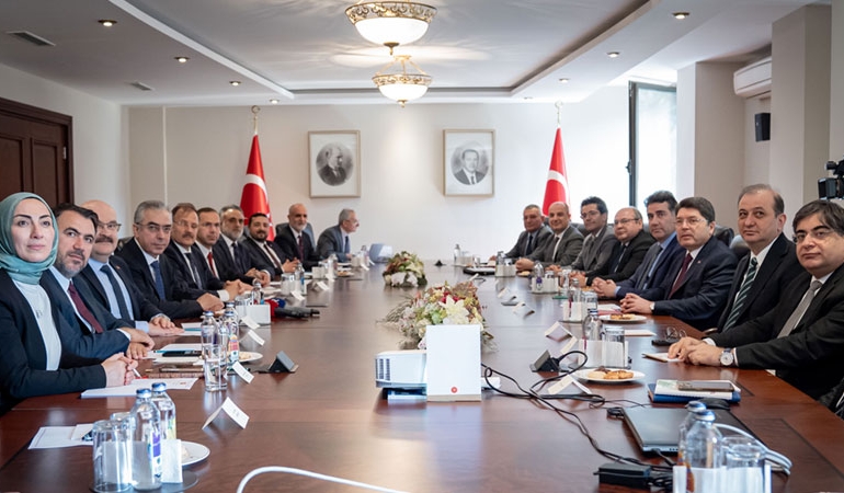 Çankaya Köşkü’nde ‘yeni anayasa’ zirvesi: Mehmet Uçum açılımı, Bakan Tunç Meclis’i işaret etti