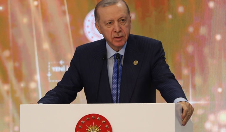 Erdoğan’dan Özel’e: Batı karşısında eğilip bükülenler dik duruşumuzu anlayamaz